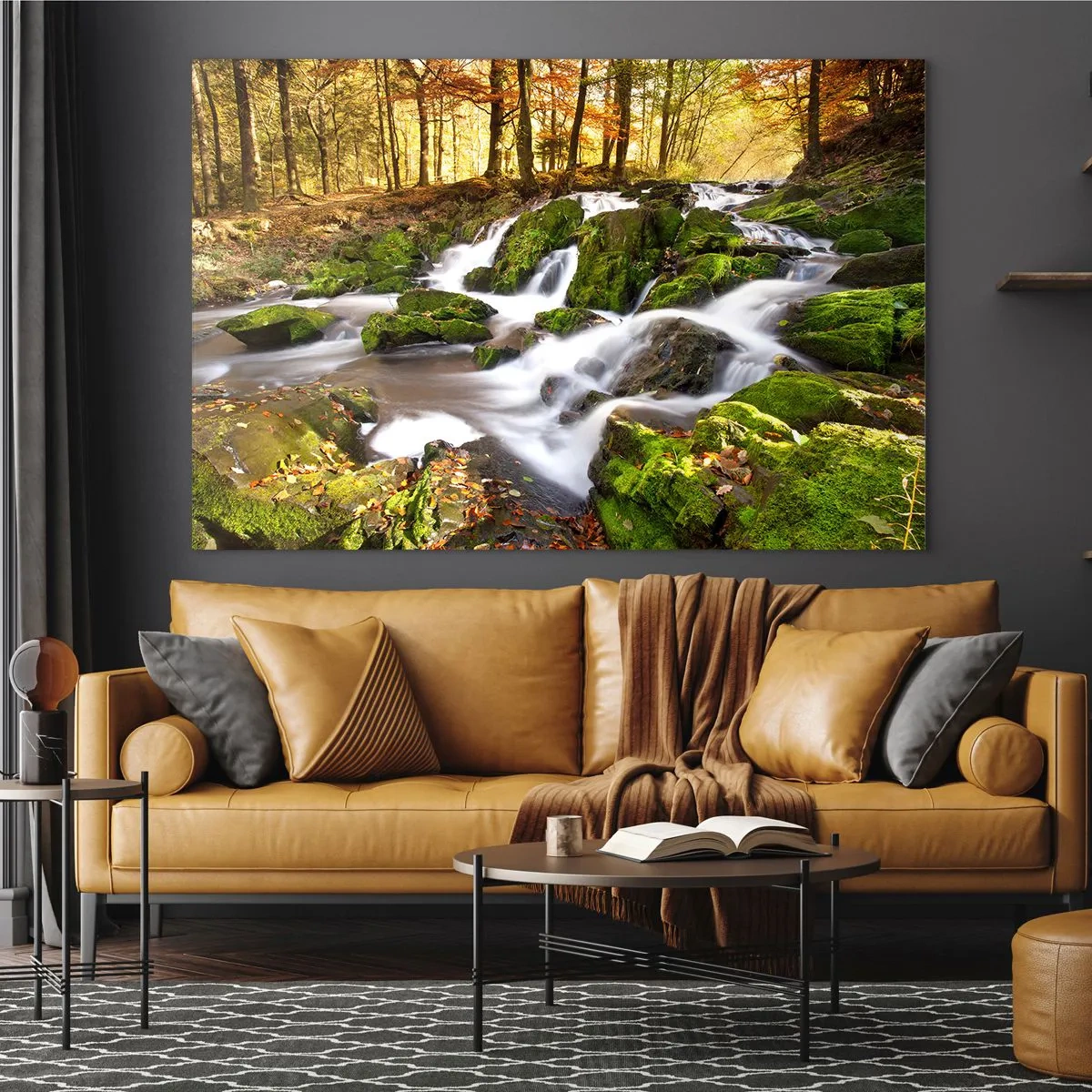 Obraz na szkle - Leśny strumień z wodospadami w jesiennym krajobrazie - 70x50cm - Bystro przez jesienny las - Nowoczesna dekoracja ścienna do salonu i sypialni ARTTOR
