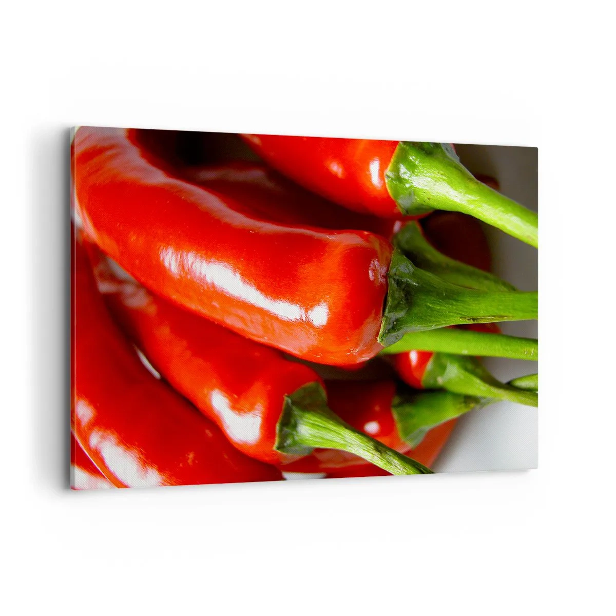 Obraz na płótnie - Zbliżenie na czerwone papryczki chili z zielonymi ogonkami - 100x70cm - Soczyste, błyszczące, gładkie - Nowoczesna dekoracja ścienna do salonu, kuchni i sypialni ARTTOR