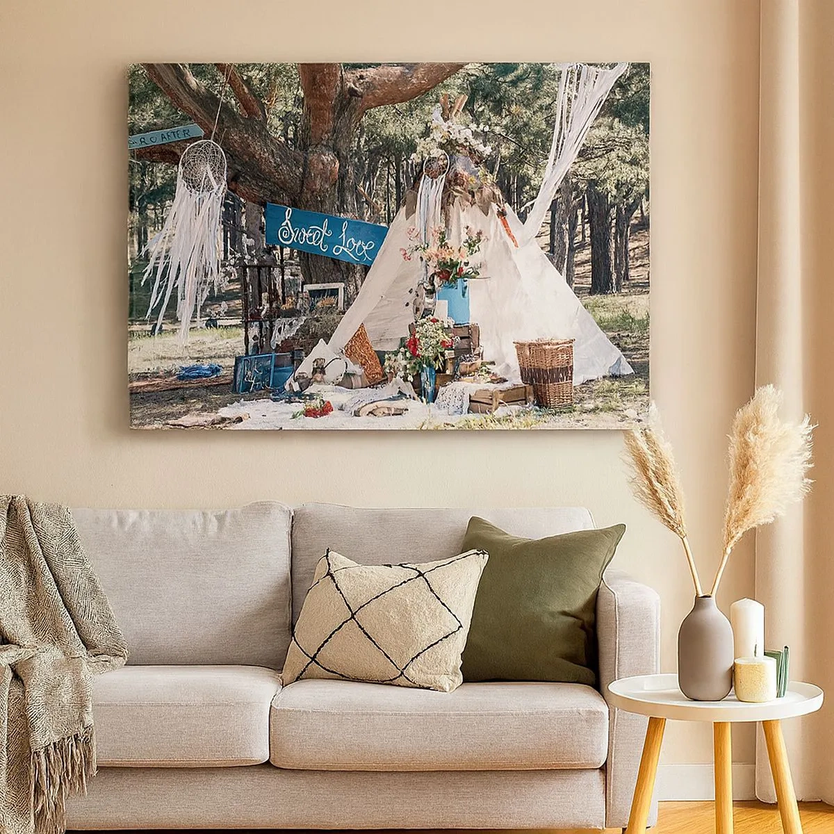 Obraz na płótnie - Dekoracja boho z tipi w lesie - 70x50cm - Make love… - Nowoczesna dekoracja ścienna do salonu i sypialni ARTTOR