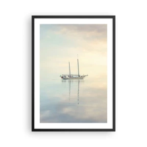 Plakat w czarnej ramie - Statek na spokojnym morzu z delikatnym odbiciem - 50x70cm - W morzu ciszy - Nowoczesna dekoracja ścienna do salonu i sypialni ARTTOR