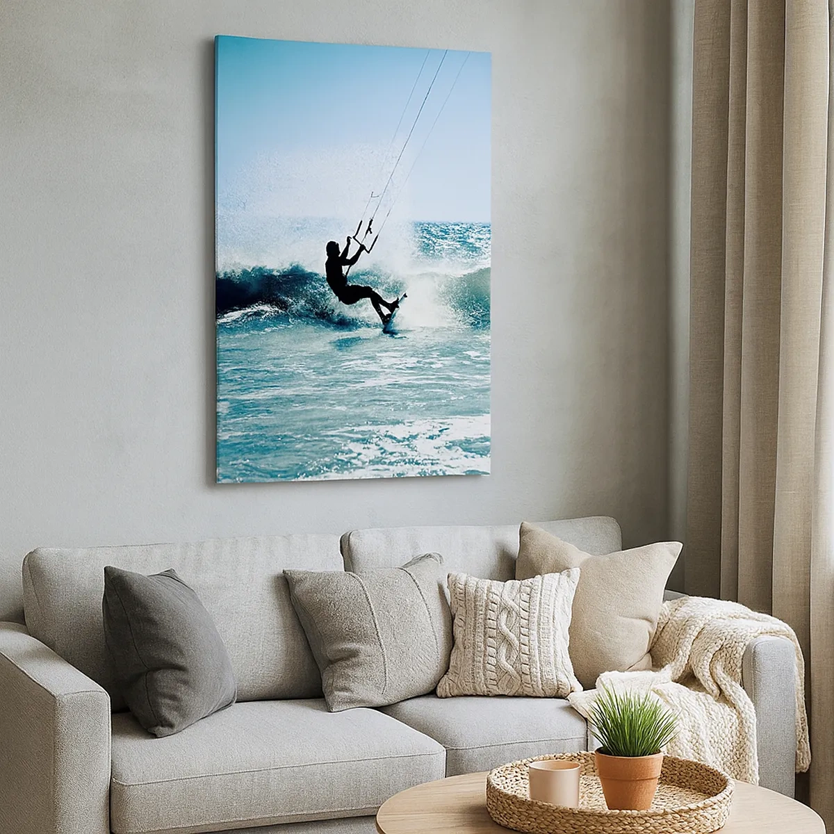 Obraz na płótnie - Kitesurfer na tle wzburzonych fal i błękitnego nieba - 50x70cm - Daj się ponieść - Nowoczesna dekoracja ścienna do salonu, kuchni i sypialni ARTTOR