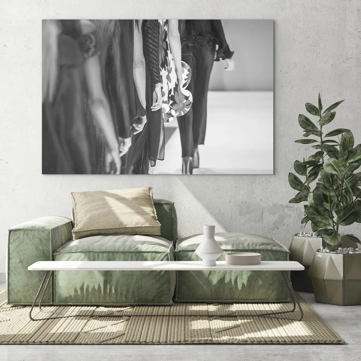 Obraz na szkle - Czarno-biała scena z pokazu mody z modelkami na wybiegu - 70x50cm - Stylowa parada - Nowoczesna dekoracja ścienna do salonu i sypialni ARTTOR