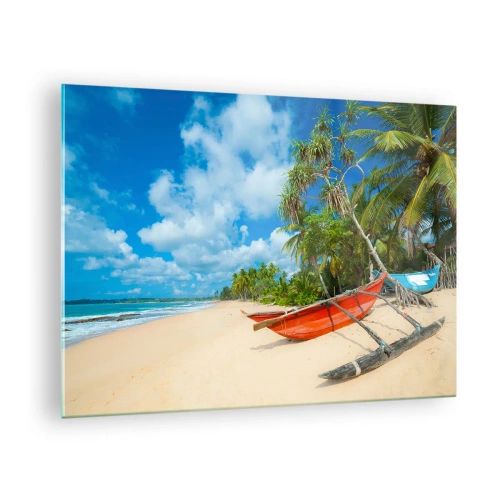 Obraz na szkle - Tropikalna plaża z palmami i tradycyjnymi łodziami - 70x50cm - Urok tropików - Nowoczesna dekoracja ścienna do salonu i sypialni ARTTOR