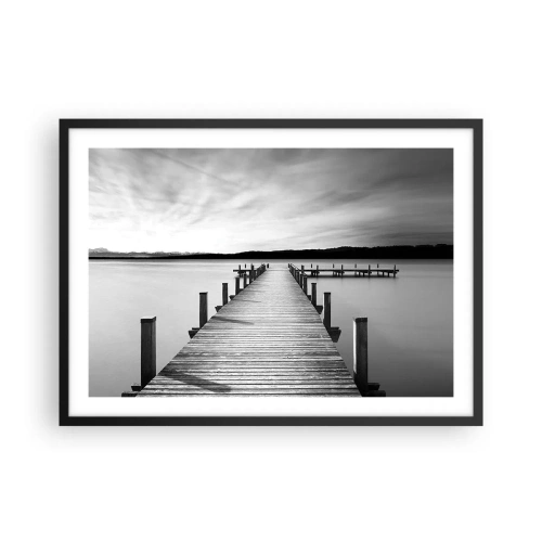 Plakat w czarnej ramie - Czarno-biały pomost na spokojnym jeziorze - 70x50cm - U wodopoju – spokoju - Nowoczesna dekoracja ścienna do salonu i sypialni ARTTOR