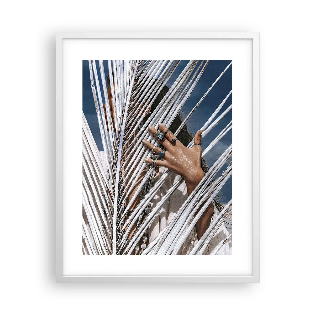 Plakat w białej ramie - Dziewczyna szamana? - 40x50 cm