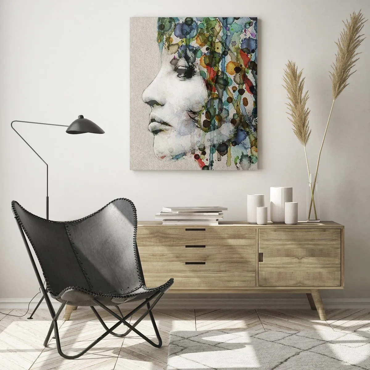 Obraz na szkle - Profil kobiety w akwarelowych barwach z abstrakcyjnym tłem - 80x120cm - Wyłoniła się z szarości - Nowoczesna dekoracja ścienna do salonu i sypialni ARTTOR