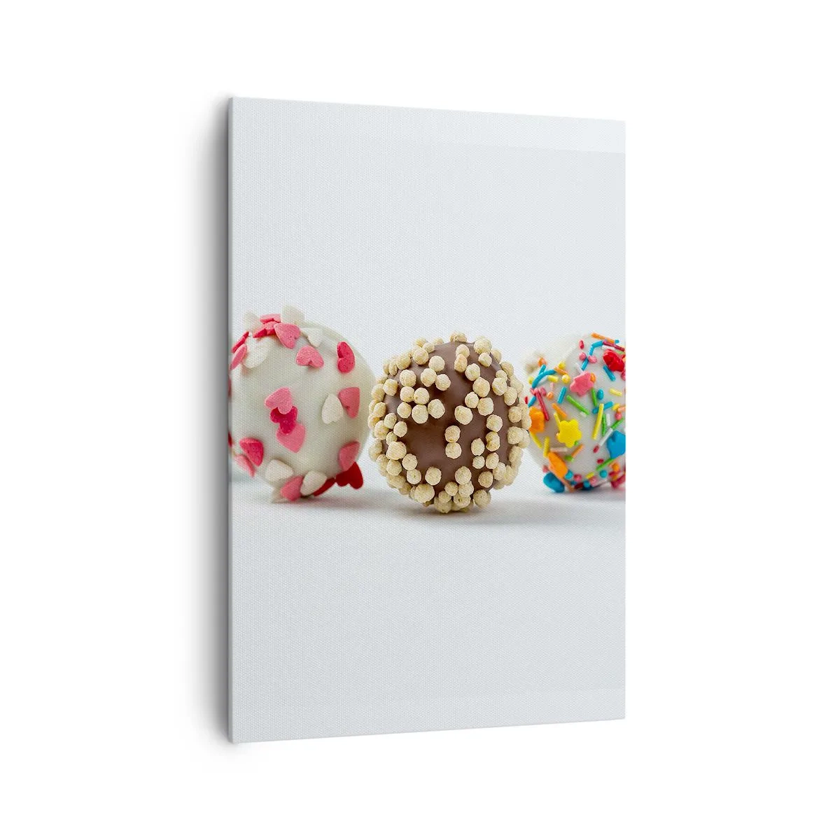 Obraz na płótnie - Kolorowe praliny z dekoracjami na białym tle - 70x100cm - Życie może być słodkie - Nowoczesna dekoracja ścienna do salonu i sypialni ARTTOR