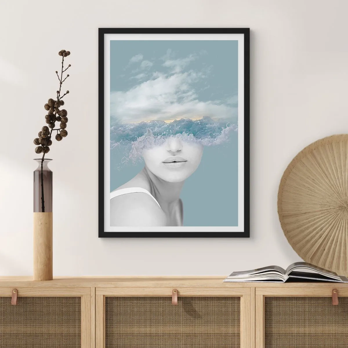 Plakat w czarnej ramie - Kobieta z falami oceanu zamiast oczu - 50x70cm - Z głową w chmurach - Nowoczesna dekoracja ścienna do salonu i sypialni ARTTOR