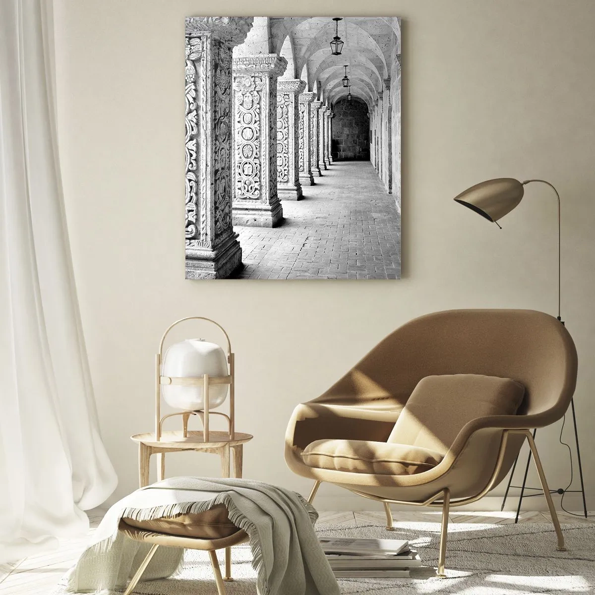 Obraz na szkle - Zabytkowy krużganek z rzeźbionymi kolumnami - 50x70cm - A dokąd to…? - Nowoczesna dekoracja ścienna do salonu, kuchni i sypialni ARTTOR