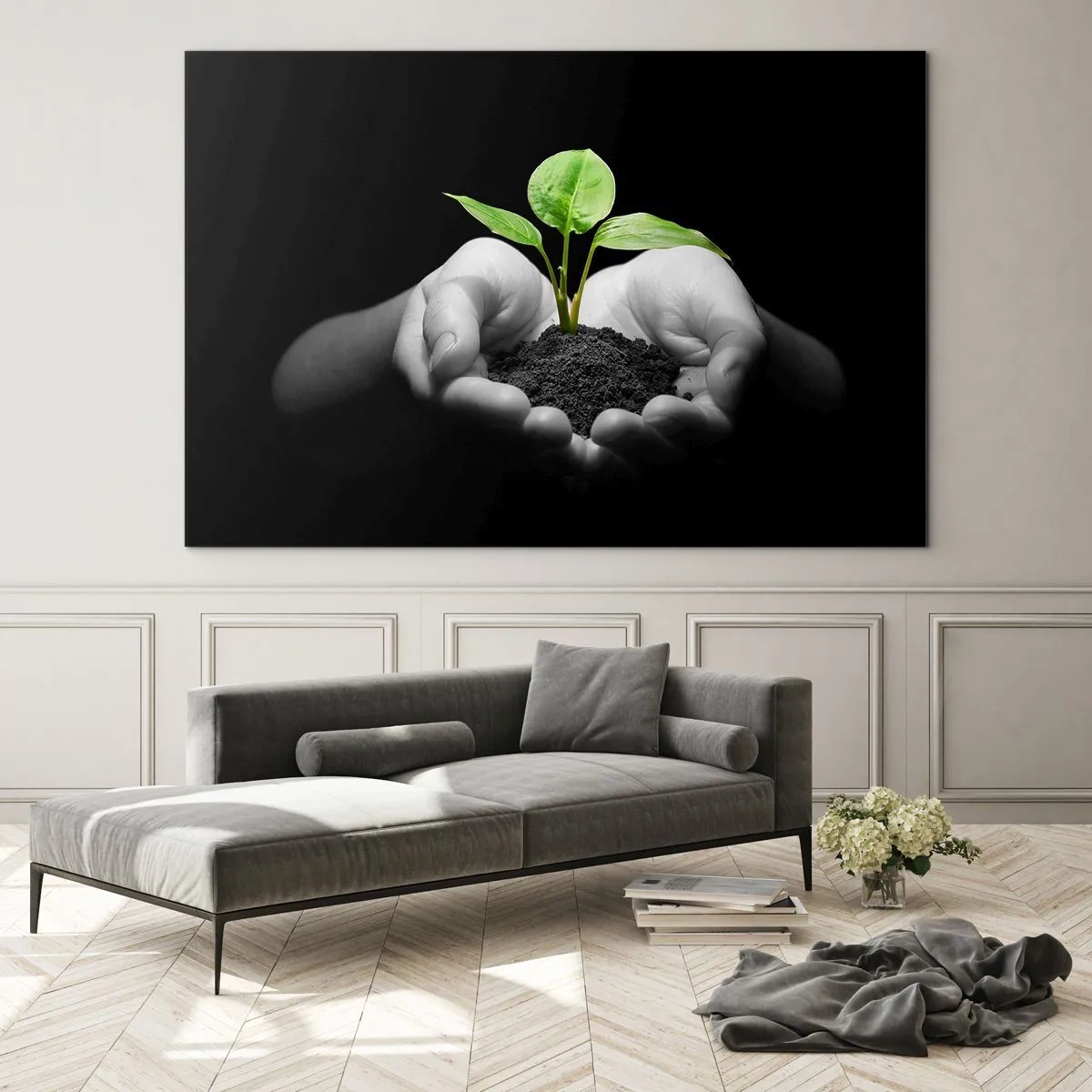 Obraz na szkle - Młoda roślina w dłoniach na tle czerni - 70x50cm - Kocham naturę, chronię ją - Nowoczesna dekoracja ścienna do salonu i sypialni ARTTOR