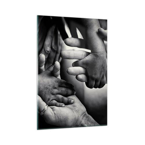 Obraz na szkle - Czarno-białe dłonie różnych pokoleń - 80x120cm - Być człowiekiem - Nowoczesna dekoracja ścienna do salonu i sypialni ARTTOR