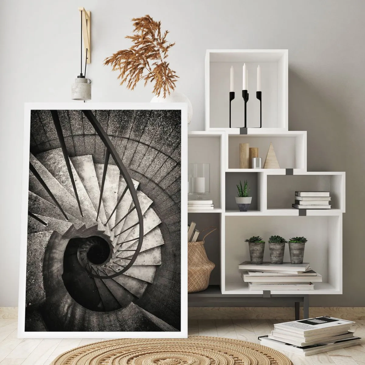 Plakat - Czarno-biała fotografia spiralnych schodów z perspektywy góry - 50x70cm - Schodami w górę, schodami w dół - Nowoczesna dekoracja ścienna do salonu, kuchni i sypialni ARTTOR