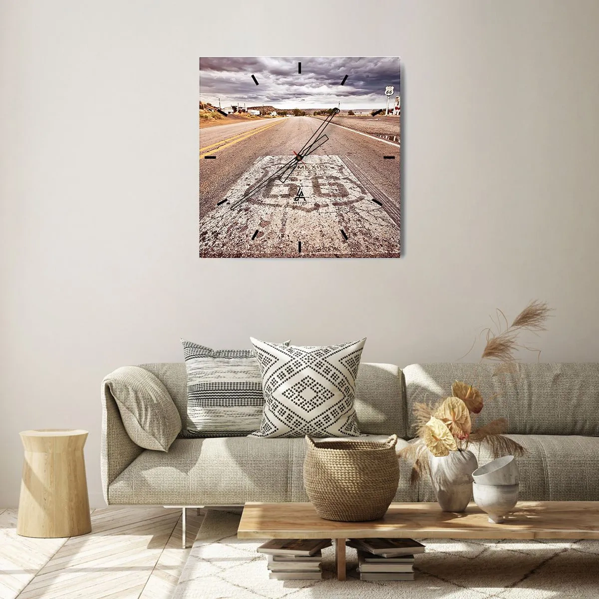 Zegar ścienny - Droga Route 66 w klimacie pustynnym z malowniczym niebem - 30x30cm - Mother Road - amerykańska legenda - Nowoczesna dekoracja ścienna do salonu i sypialni ARTTOR