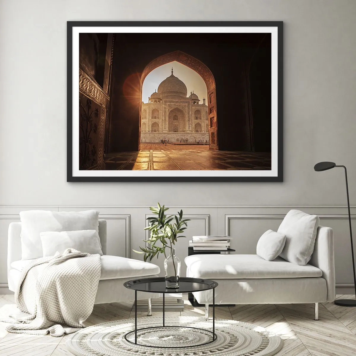 Plakat w czarnej ramie - Taj Mahal w promieniach słońca widziany z łuku bramy - 70x50cm - Pomnik nieziemskiej miłości - Nowoczesna dekoracja ścienna do salonu i sypialni ARTTOR