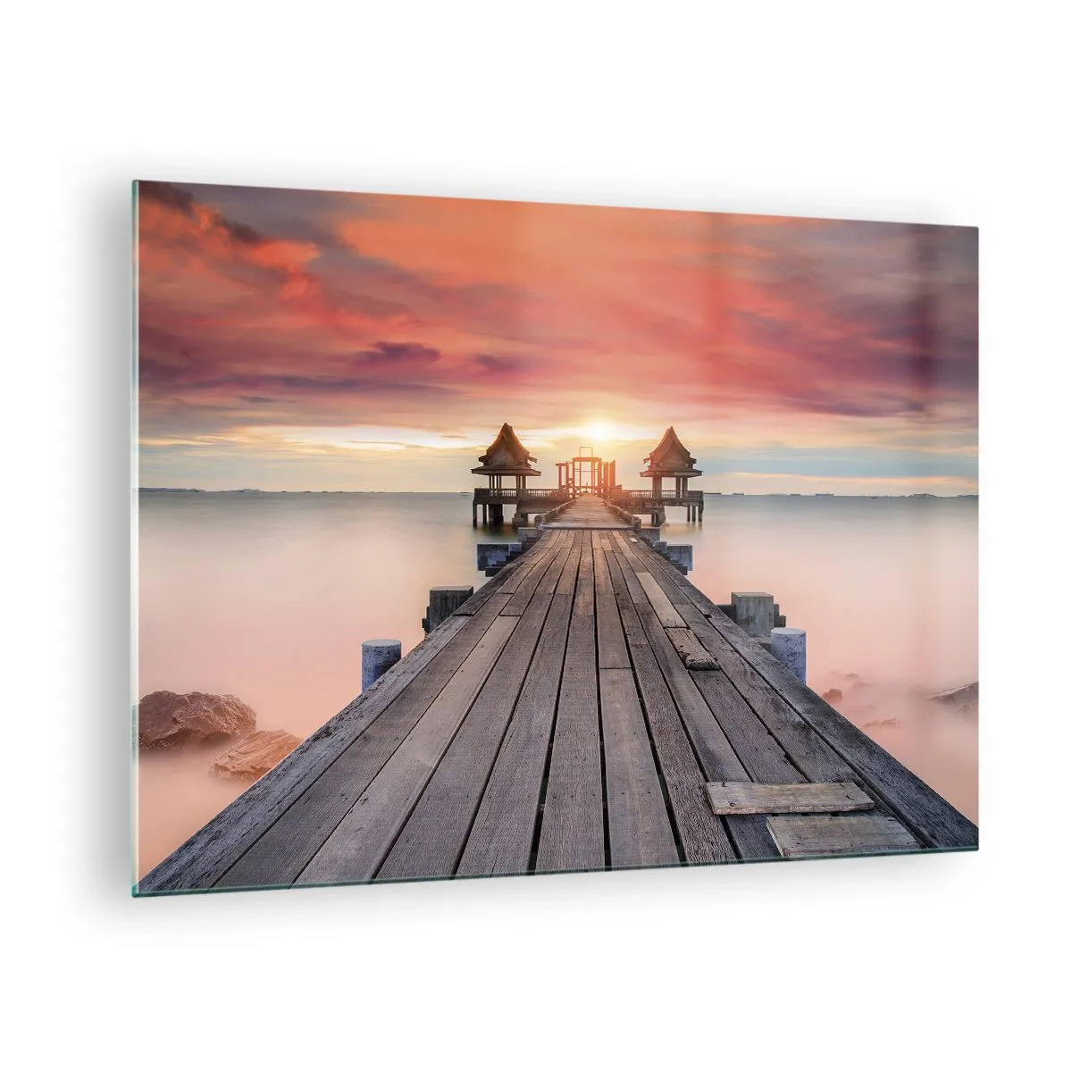 Obraz na szkle - Drewniane molo prowadzące do altanek nad wodą o zachodzie słońca - 70x50cm - Zachód na wschodzie - Nowoczesna dekoracja ścienna do salonu i sypialni ARTTOR
