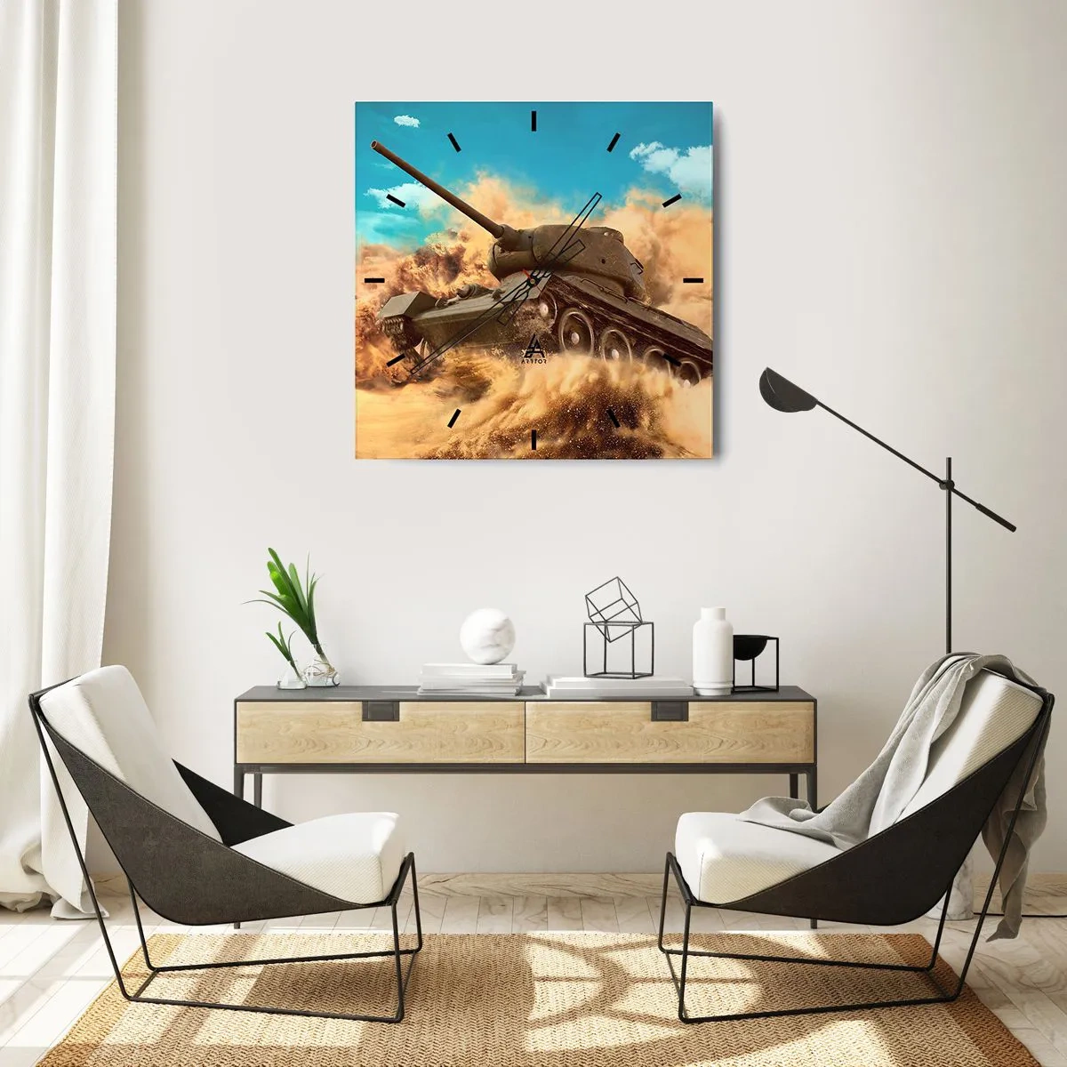Zegar ścienny - Czołg w akcji na pustyni, otoczony piaskowym pyłem - 30x30cm - Nie do pokonania - Nowoczesna dekoracja ścienna do salonu i sypialni ARTTOR