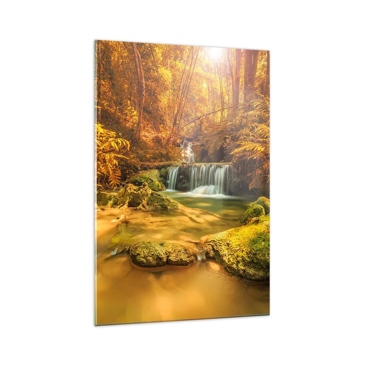 Obraz na szkle - Złocisty wodospad w jesiennym lesie otoczony zielenią - 70x100cm - Leśna kaskada w złocie - Nowoczesna dekoracja ścienna do salonu i sypialni ARTTOR