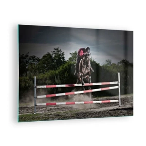 Obraz na szkle - Skok jeźdźca na koniu przez przeszkodę na tle natury - 70x50cm - Razem po zwycięstwo - Nowoczesna dekoracja ścienna do salonu i sypialni ARTTOR
