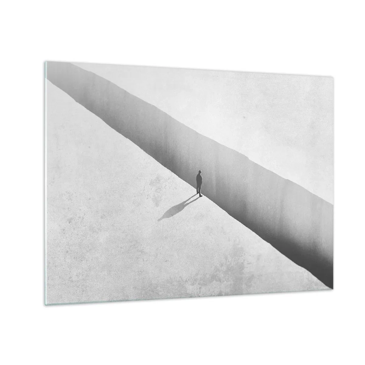 Obraz na szkle - Minimalistyczna sylwetka nad przepaścią w jasnej przestrzeni - 70x50cm - Jasny cel - Nowoczesna dekoracja ścienna do salonu i sypialni ARTTOR
