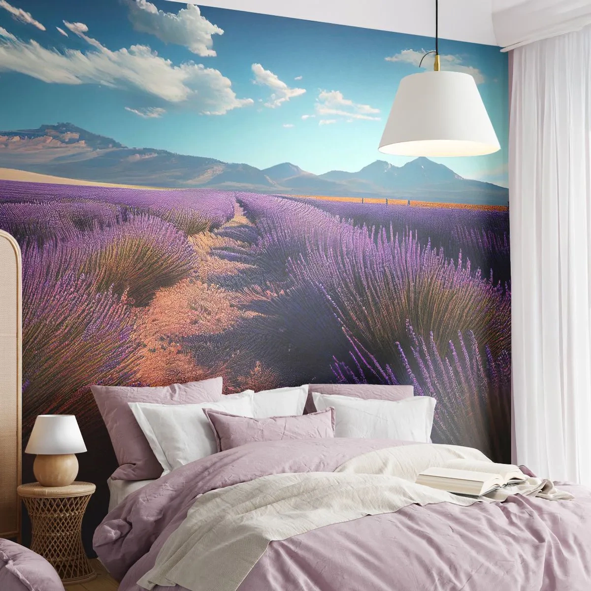 Fototapeta Premium Sand - Lawendowe pola z widokiem na góry pod błękitnym niebem - 100x70cm - Pachnące pola - Nowoczesna dekoracja ścienna do salonu, kuchni i sypialni ARTTOR