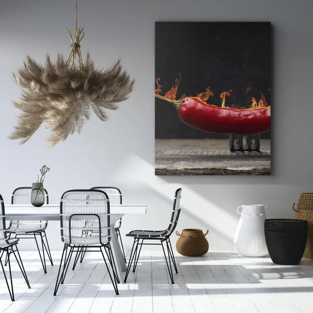Obraz na płótnie - Czerwona papryczka chili w płomieniach na widelcu - 50x70cm - Ognista zakąska - Nowoczesna dekoracja ścienna do salonu, kuchni i sypialni ARTTOR