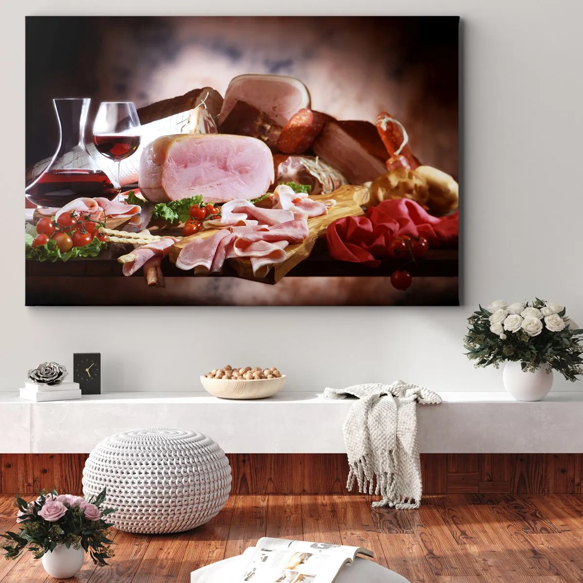 Obraz na płótnie - Wędliny z winem na rustykalnym tle - 100x70cm - Kulinarne marzenie z karafką - Nowoczesna dekoracja ścienna do salonu, kuchni i sypialni ARTTOR