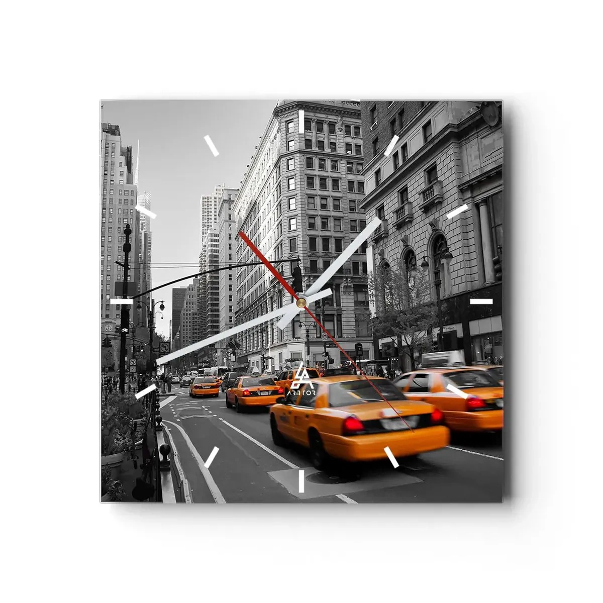 Zegar ścienny - Żółte taksówki na ulicach Nowego Jorku - 30x30cm - Słońca wielkiego miasta - Nowoczesna dekoracja ścienna do salonu i sypialni ARTTOR