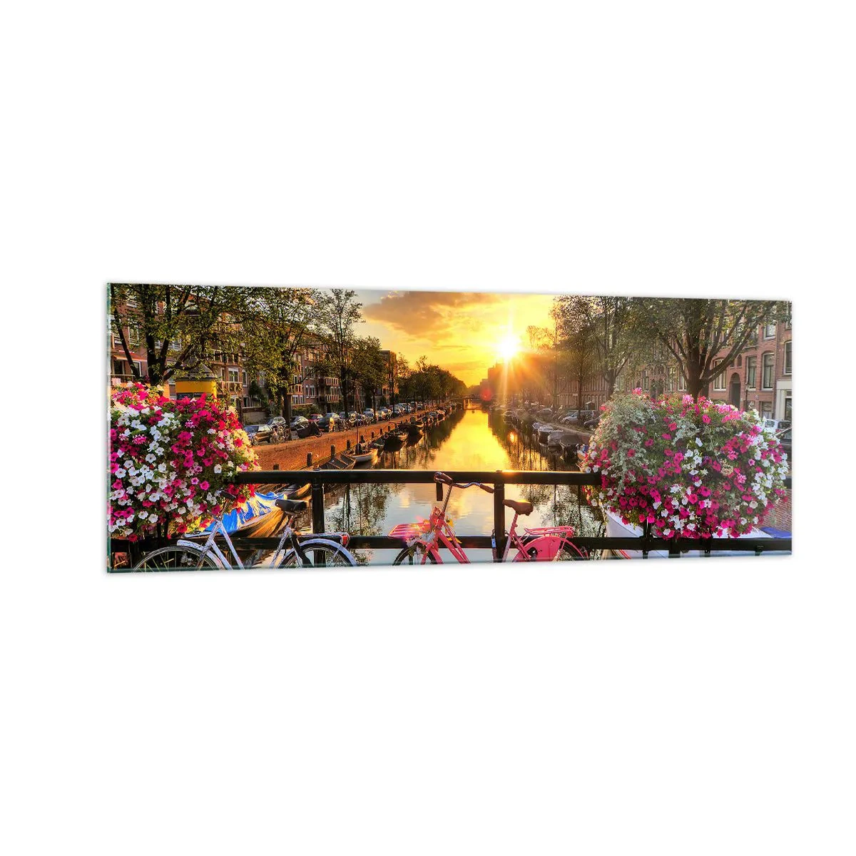 Obraz na szkle - Rowery na moście w blasku zachodzącego słońca - 140x50cm - Wiosenny poranek w Amsterdamie - Nowoczesna dekoracja ścienna do salonu i sypialni ARTTOR
