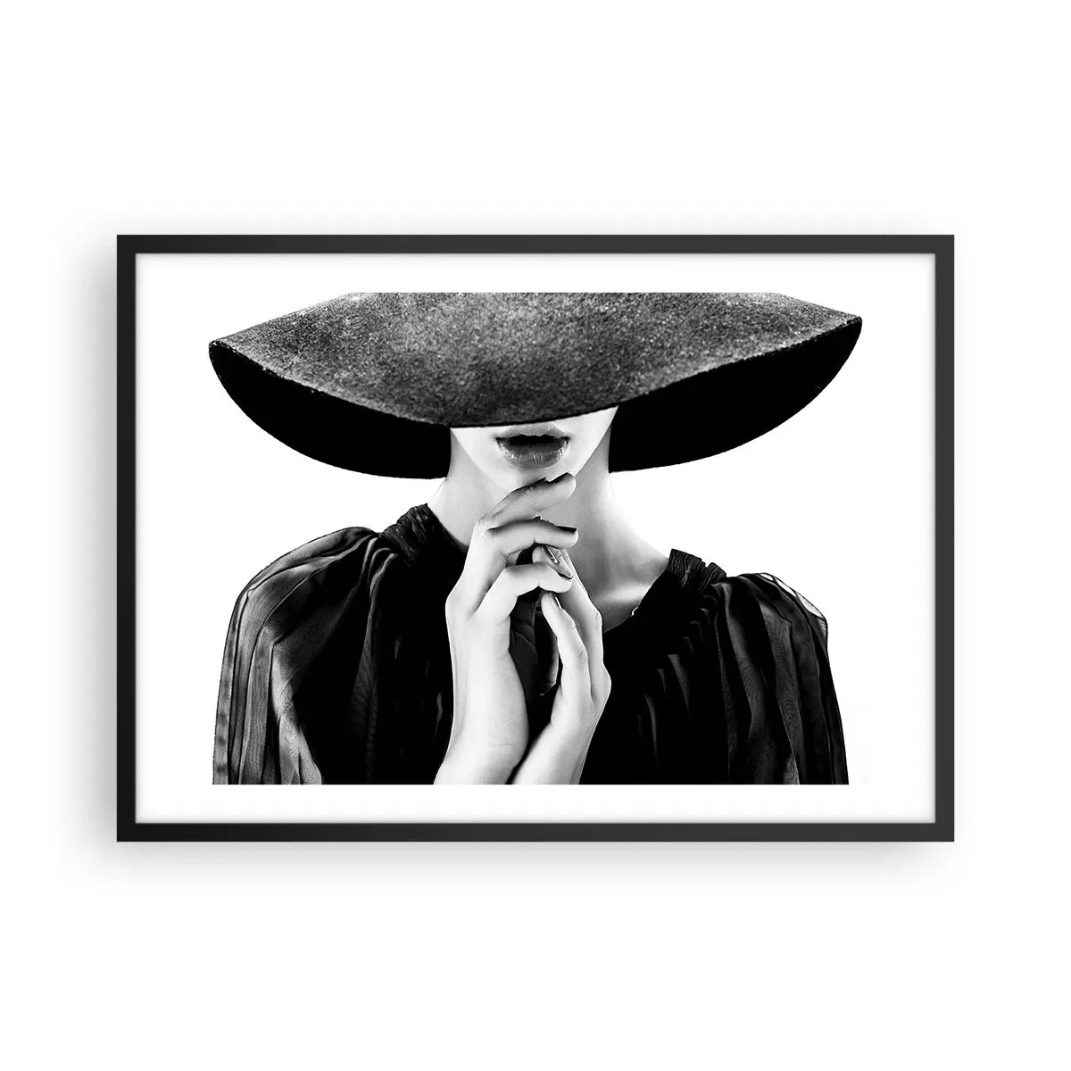 Plakat w czarnej ramie - Stylowa kobieta w dużym kapeluszu w odcieniach czerni i bieli - 70x50cm - Skryte piękno - Nowoczesna dekoracja ścienna do salonu i sypialni ARTTOR