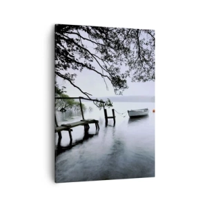 Obraz na płótnie - Łódka przy drewnianym pomoście w otoczeniu natury - 50x70cm - Już odpoczywasz - Nowoczesna dekoracja ścienna do salonu, kuchni i sypialni ARTTOR