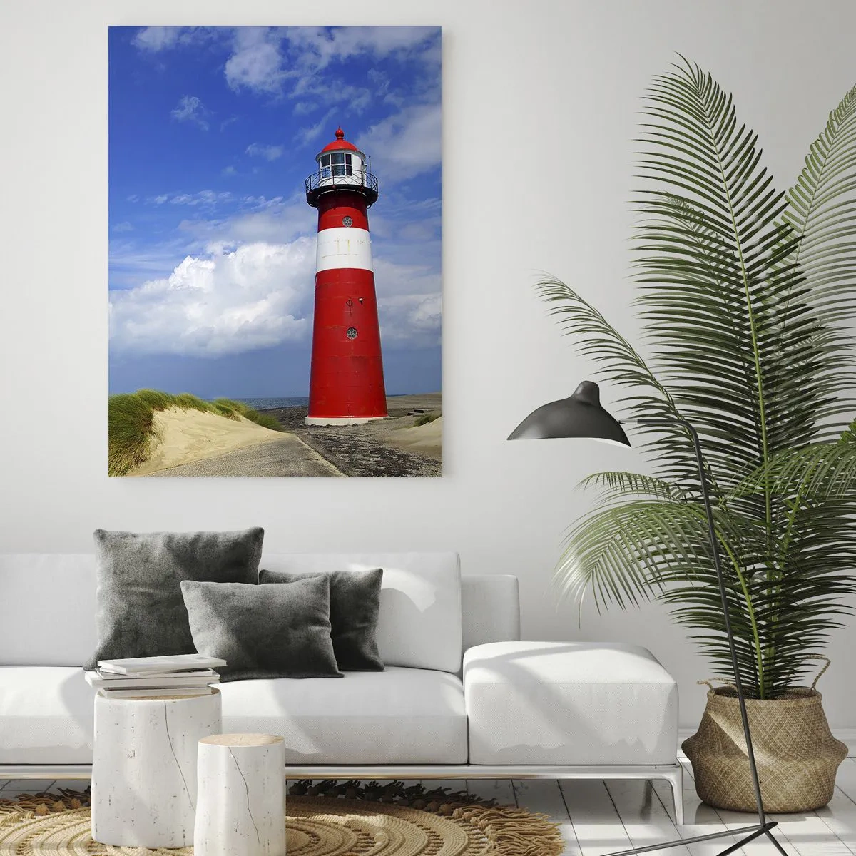 Obraz na szkle - Czerwona latarnia morska na plaży pod błękitnym niebem - 70x100cm - Wymarzona samotnia - Nowoczesna dekoracja ścienna do salonu i sypialni ARTTOR