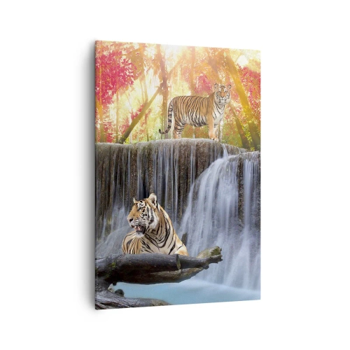 Obraz na płótnie - Tygrysy przy wodospadzie w jesiennym lesie - 70x100cm - Pejzaż surrealistyczny - Nowoczesna dekoracja ścienna do salonu i sypialni ARTTOR