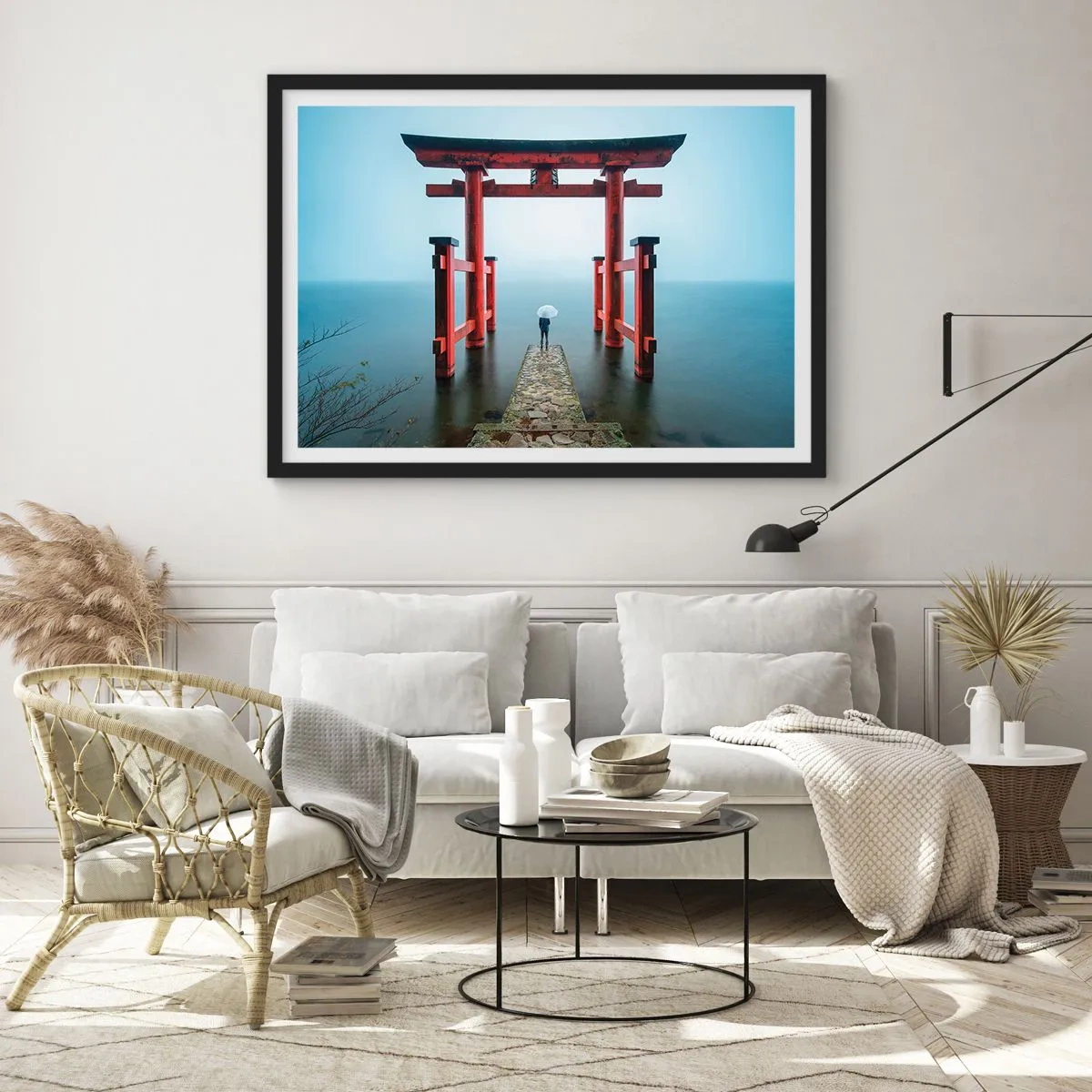 Plakat w czarnej ramie - Brama torii nad spokojnym jeziorem w Japonii - 70x50cm - Japońska zaduma - Nowoczesna dekoracja ścienna do salonu i sypialni ARTTOR
