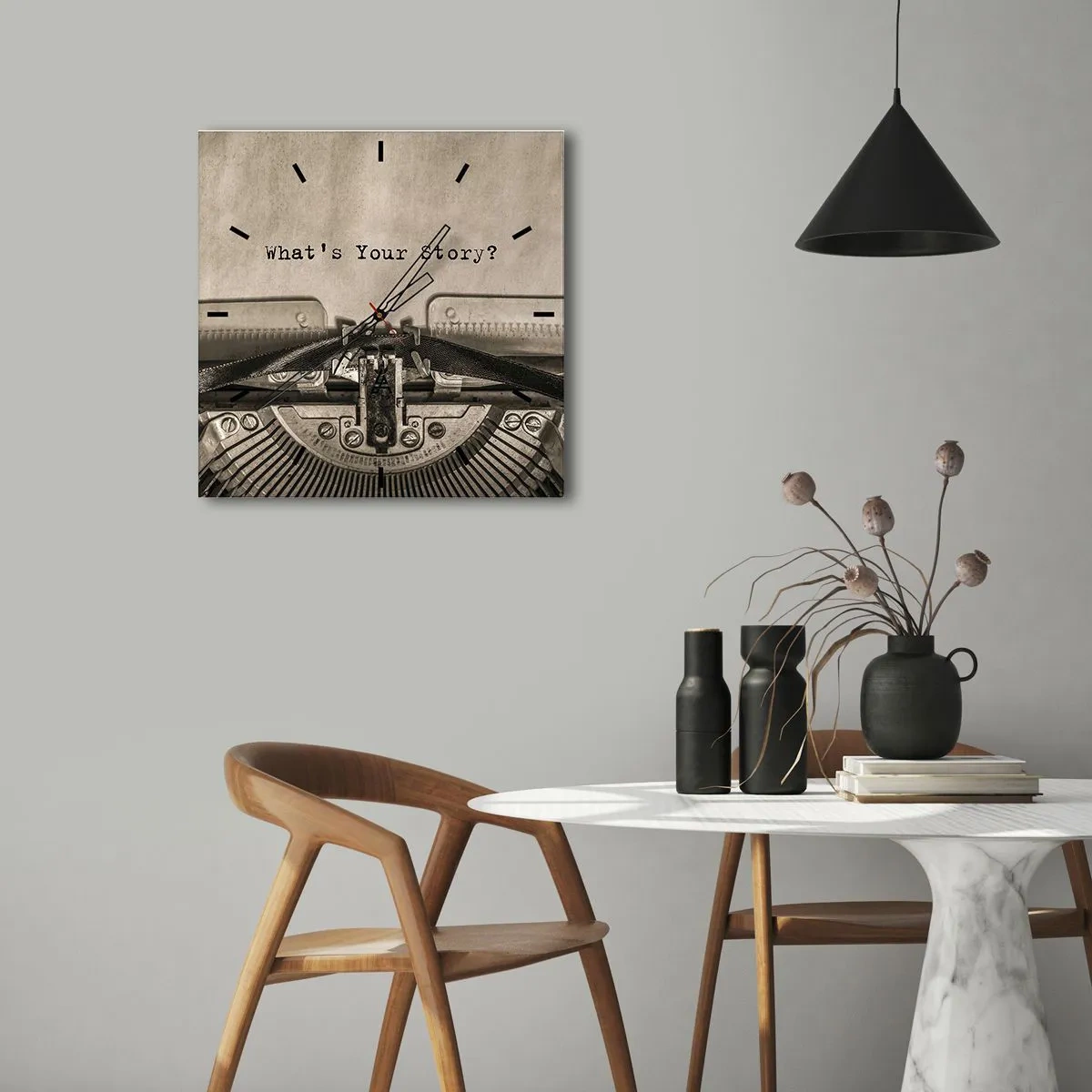 Zegar ścienny - Maszyna do pisania z napisem What’s Your Story? - 30x30cm - Opowiedz mi - Nowoczesna dekoracja ścienna do salonu i sypialni ARTTOR