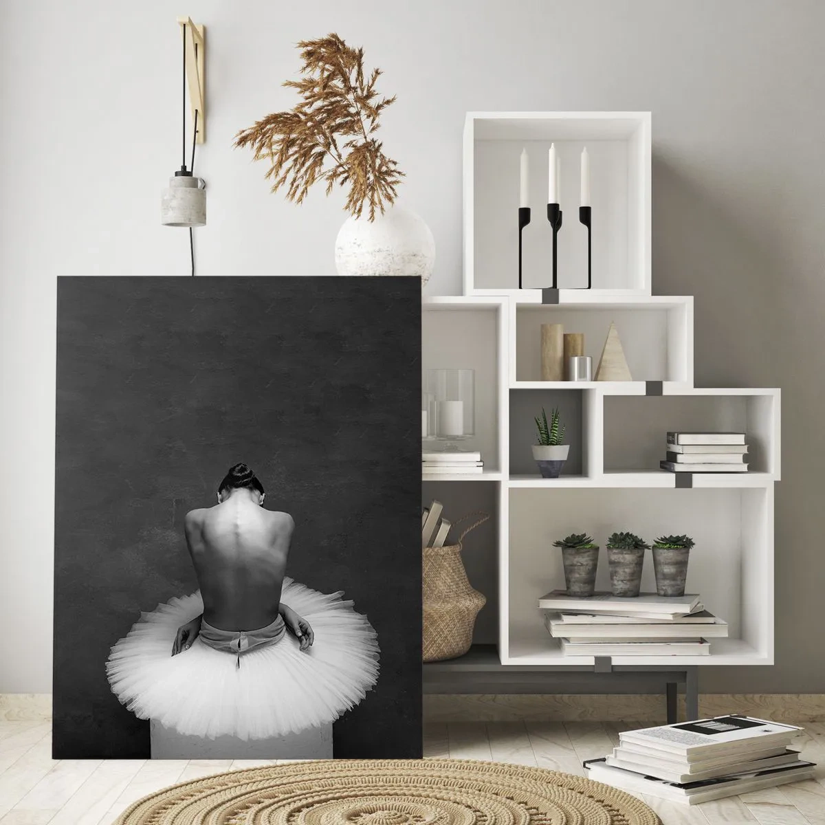 Obraz na szkle - Tancerka baletowa w klasycznej pozie na tle ciemnego tła - 70x100cm - Właśnie rozkwita - Nowoczesna dekoracja ścienna do salonu i sypialni ARTTOR