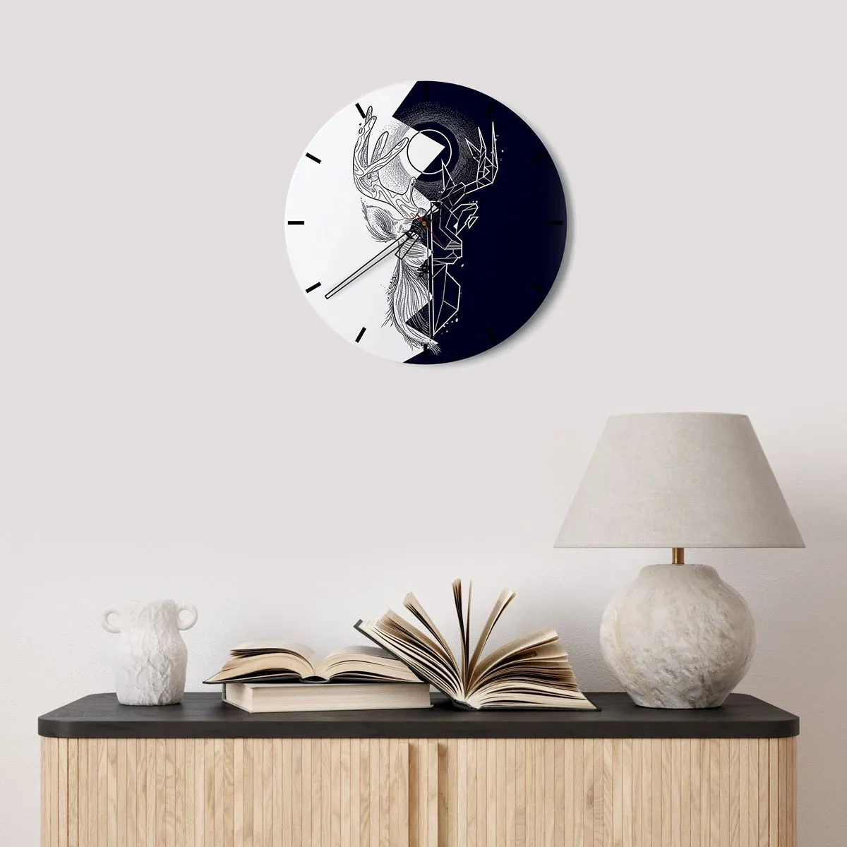 Zegar ścienny - Geometryczny motyw jelenia na tle kontrastujących kolorów - 30x30cm - Walka i jedność przeciwieństw - Nowoczesna dekoracja ścienna do salonu, kuchni i sypialni ARTTOR