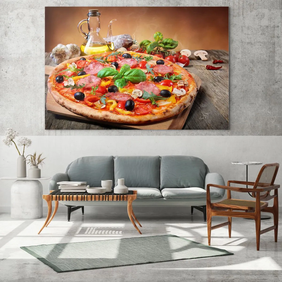 Obraz na szkle - Pizza z dodatkami na drewnianym stole z oliwą i przyprawami - 120x80cm - Z prawdziwie włoskim smakiem - Nowoczesna dekoracja ścienna do salonu, kuchni i sypialni ARTTOR
