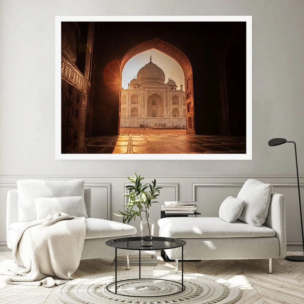 Plakat - Taj Mahal w promieniach słońca widziany z łuku bramy - 100x70cm - Pomnik nieziemskiej miłości - Nowoczesna dekoracja ścienna do salonu i sypialni ARTTOR