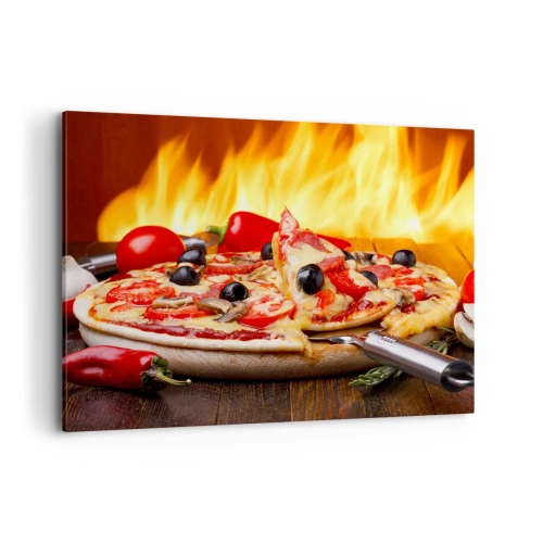 Obraz na płótnie - Pizza z oliwkami, pomidorami i papryką na tle płomieni - 120x80cm - From Italy with love - Nowoczesna dekoracja ścienna do salonu, kuchni i sypialni ARTTOR