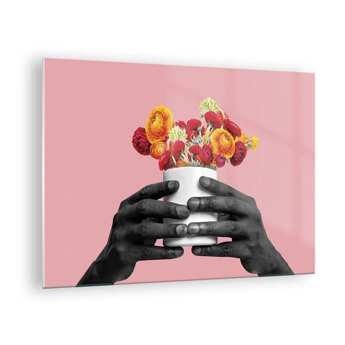 Obraz na szkle - Czarno-białe dłonie trzymające kolorowy bukiet kwiatów - 70x50cm - Apoteoza życia - Nowoczesna dekoracja ścienna do salonu i sypialni ARTTOR