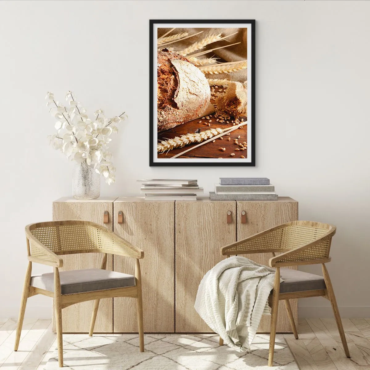 Plakat w czarnej ramie - Chleb na drewnianym stole z kłosami pszenicy - 50x70cm - Apetyczny, wonny, chrupiący - Nowoczesna dekoracja ścienna do salonu i sypialni ARTTOR