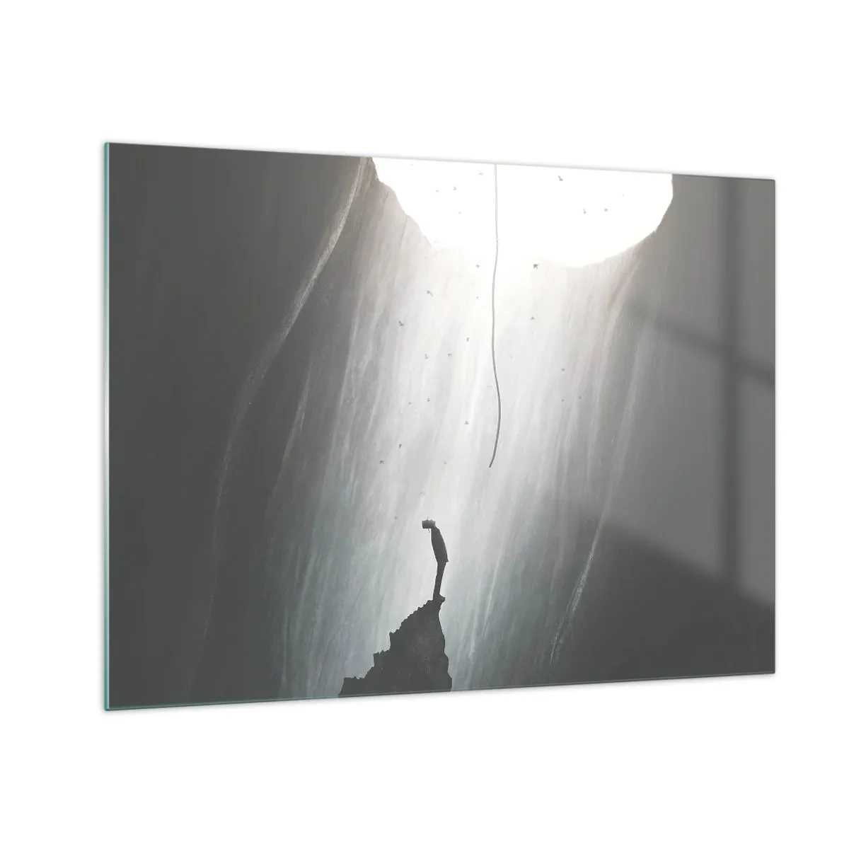 Obraz na szkle - Człowiek stojący w ciemności u podnóża świetlistego wyjścia nad przepaścią - 70x50cm - Zawsze jest jakieś wyjście - Nowoczesna dekoracja ścienna do salonu i sypialni ARTTOR