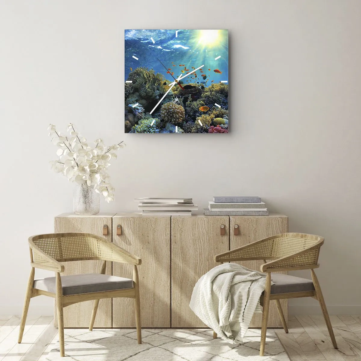 Zegar ścienny - Rafa koralowa z rybami w promieniach słońca pod wodą - 30x30cm - Podwodne skarby - Nowoczesna dekoracja ścienna do salonu i sypialni ARTTOR