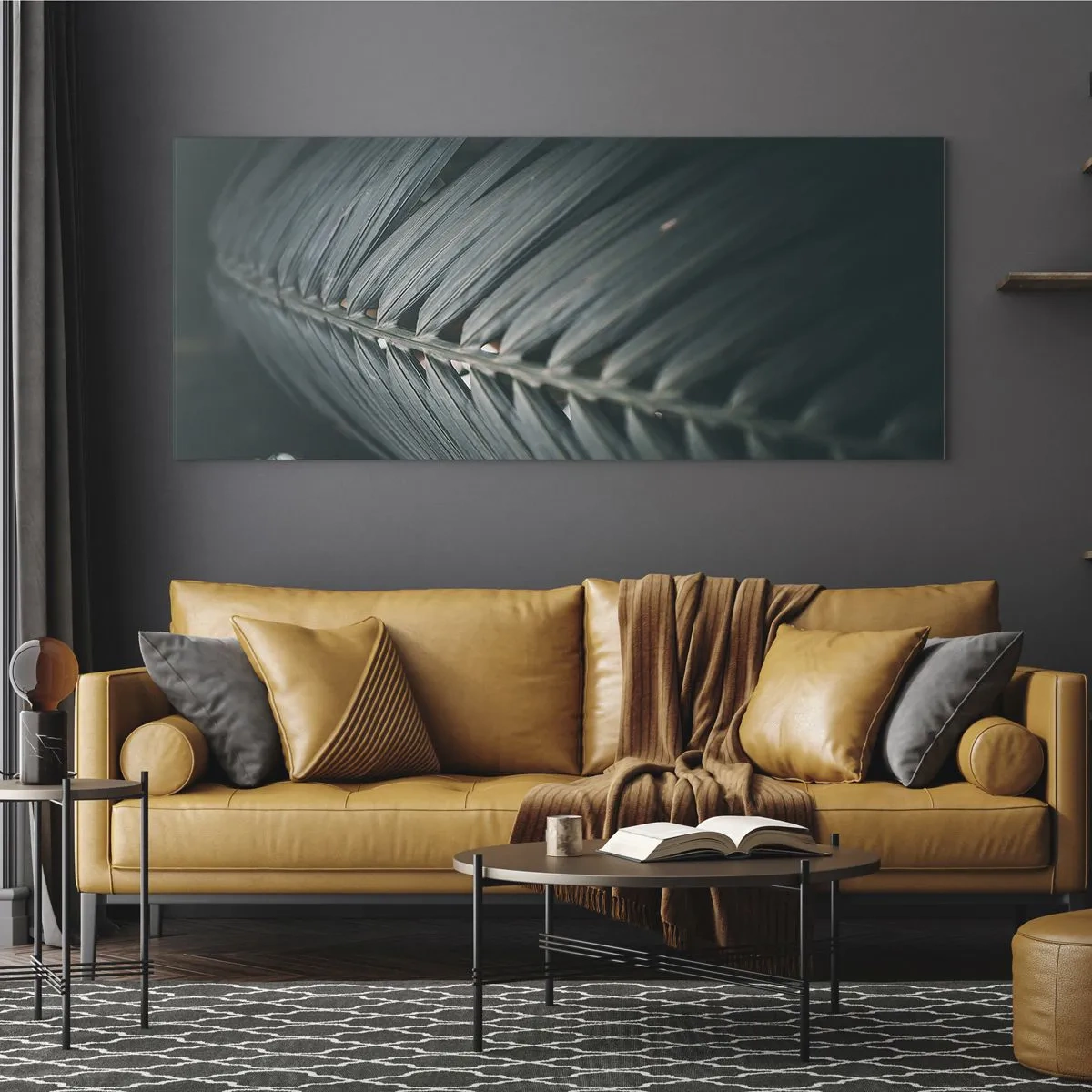 Obraz na szkle - Zbliżenie na detal liścia palmowego w ciemnej tonacji - 120x50cm - Precyzja natury - Nowoczesna dekoracja ścienna do salonu i sypialni ARTTOR