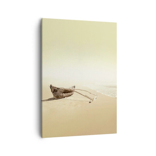 Obraz na płótnie - Stara drewniana łódź na piaszczystej plaży w ciepłym świetle - 50x70cm - Wspomnienie mórz południowych - Nowoczesna dekoracja ścienna do salonu, kuchni i sypialni ARTTOR