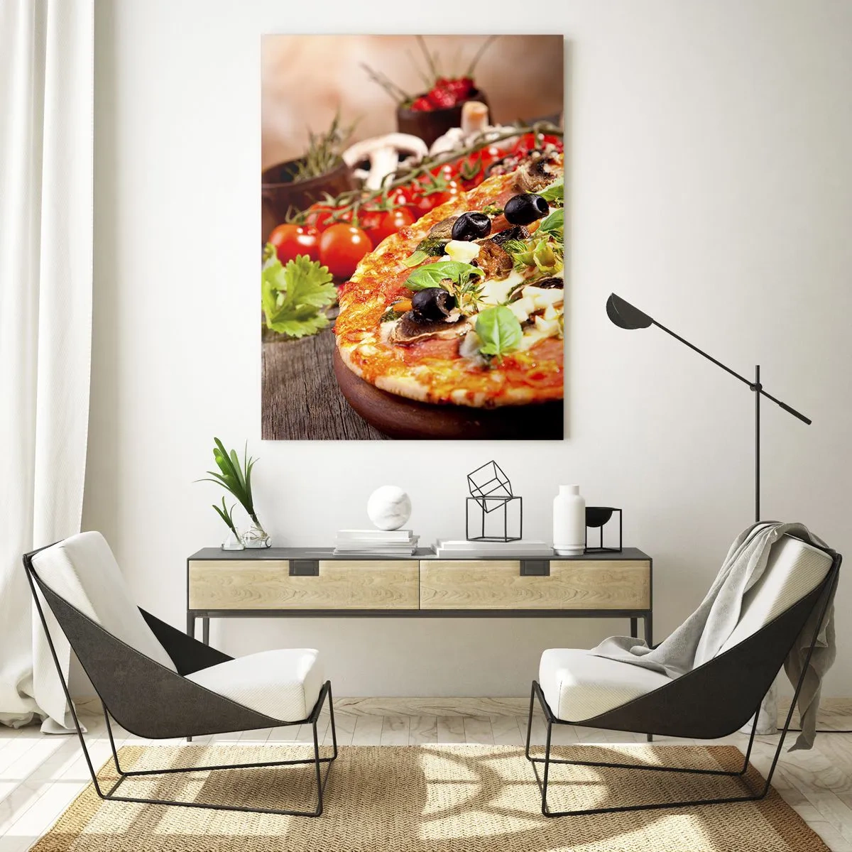 Obraz na szkle - Pizza z oliwkami, bazylią i świeżymi składnikami na drewnianym tle - 70x100cm - Z tellurycznych ingrediencji - Nowoczesna dekoracja ścienna do salonu i sypialni ARTTOR