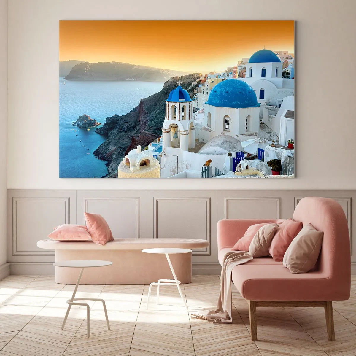 Obraz na szkle - Widok na Santorini z błękitnymi kopułami i klifem - 70x50cm - Santorini - przytulone do skał - Nowoczesna dekoracja ścienna do salonu i sypialni ARTTOR