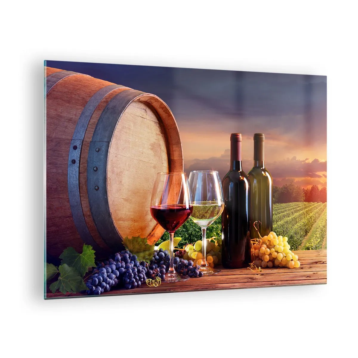 Obraz na szkle - Winorośl, beczka i kieliszki na tle zachodzącego słońca - 70x50cm - Tu życie ma smak - Nowoczesna dekoracja ścienna do salonu i sypialni ARTTOR