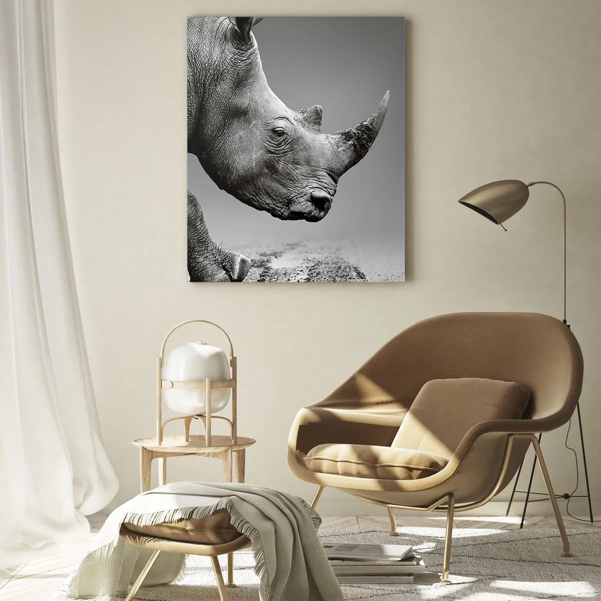 Obraz na szkle - Portret nosorożca na tle szarej pustyni - 80x120cm - Niepowstrzymana siła - Nowoczesna dekoracja ścienna do salonu i sypialni ARTTOR