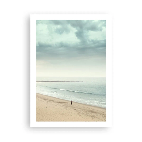 Plakat - Samotna postać spacerująca brzegiem morza pod zachmurzonym niebem - 50x70cm - w poszukiwaniu spokoju - Nowoczesna dekoracja ścienna do salonu, kuchni i sypialni ARTTOR